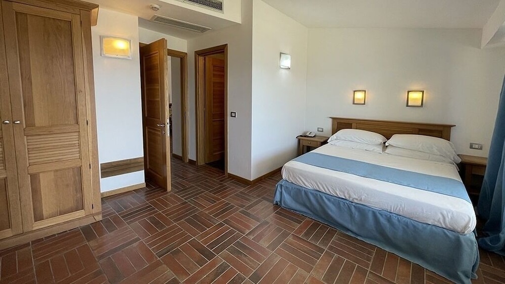 Le Mandrelle Beach Resort 6/28