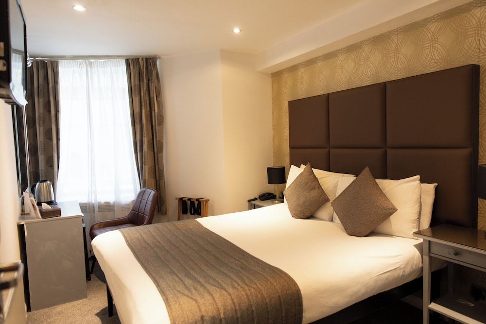 ROOM, DOUBLE BED