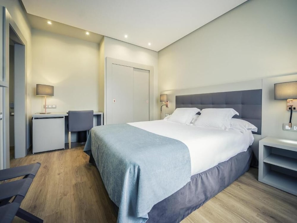 ROOM, SINGLE, SINGLE BED