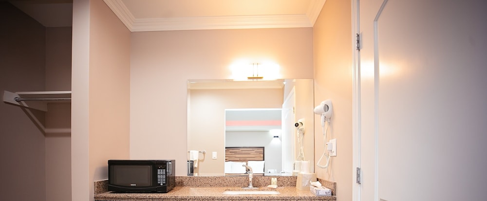 Diamond Bell Inn And Suites 44/54