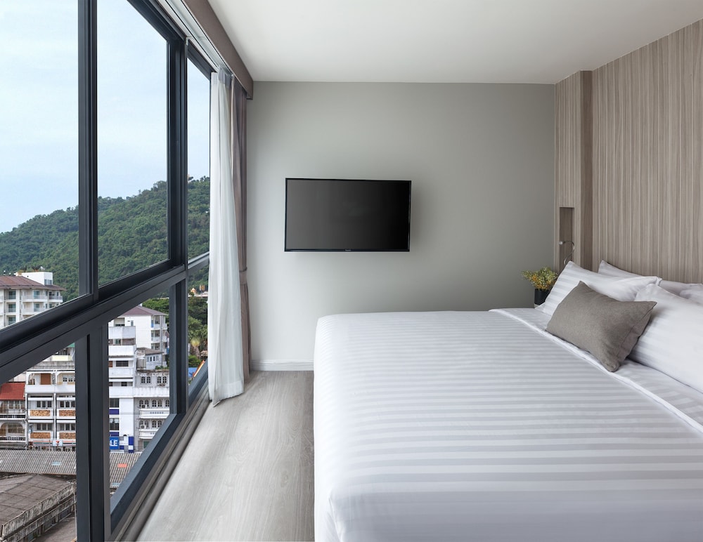 SUITE, BALCONY