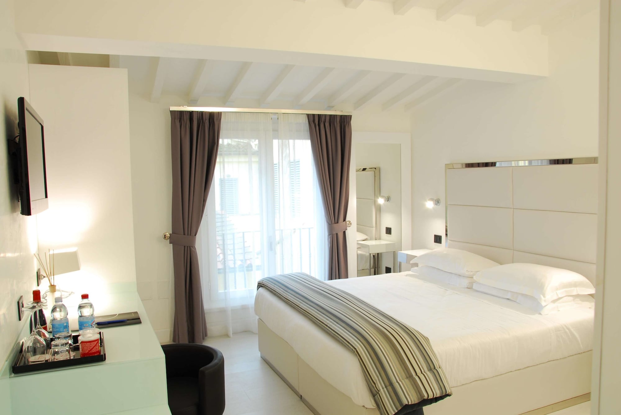 SUPERIOR, DOUBLE OR TWIN BED