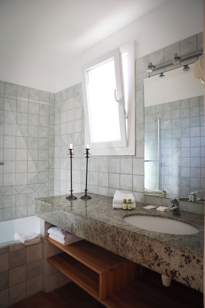 Hôtel Les Flots Bleus 34/36