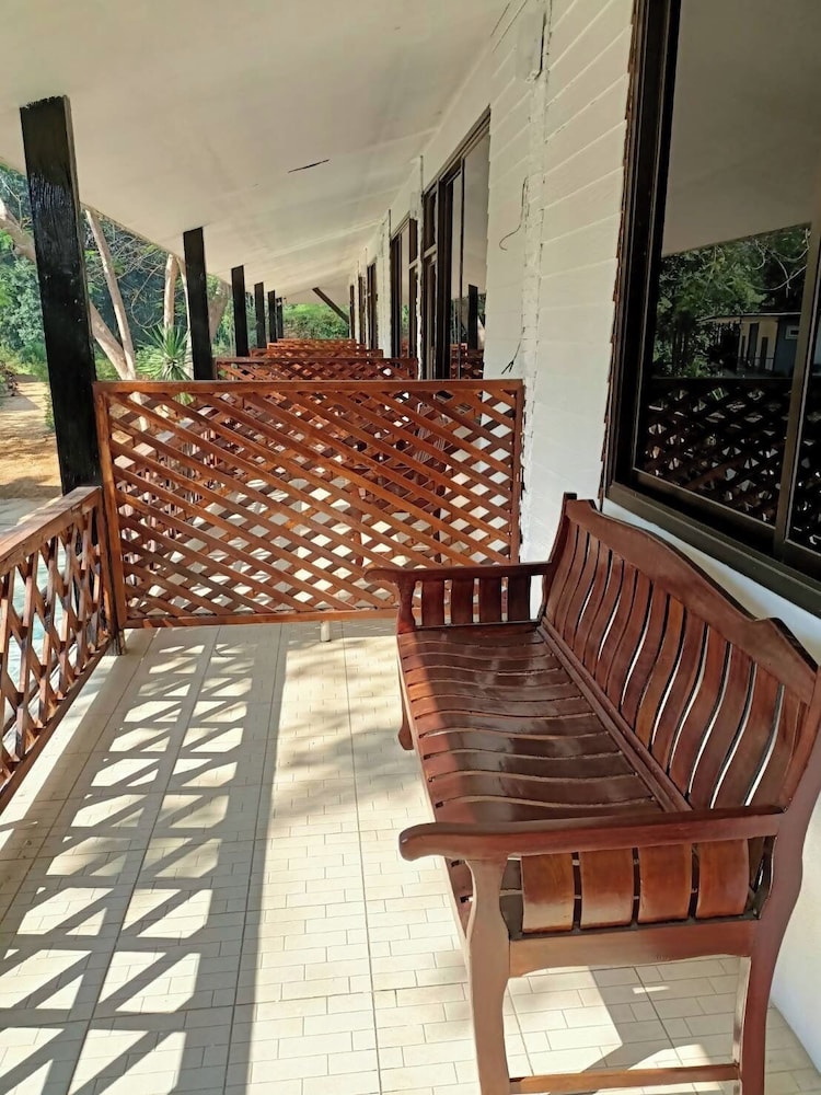 PECHMANEEKAN BEACH RESORT 57/71