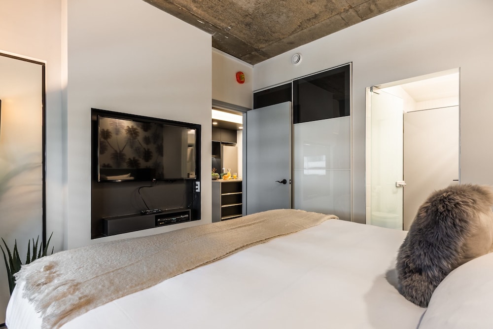 Pierce Boutique Apartments 31/73