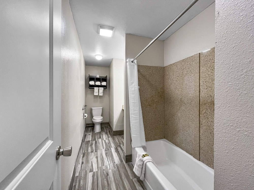 Rodeo Lodge (ex Americas Best Value Inn and Suites-Clovis/Fresno) 58/59