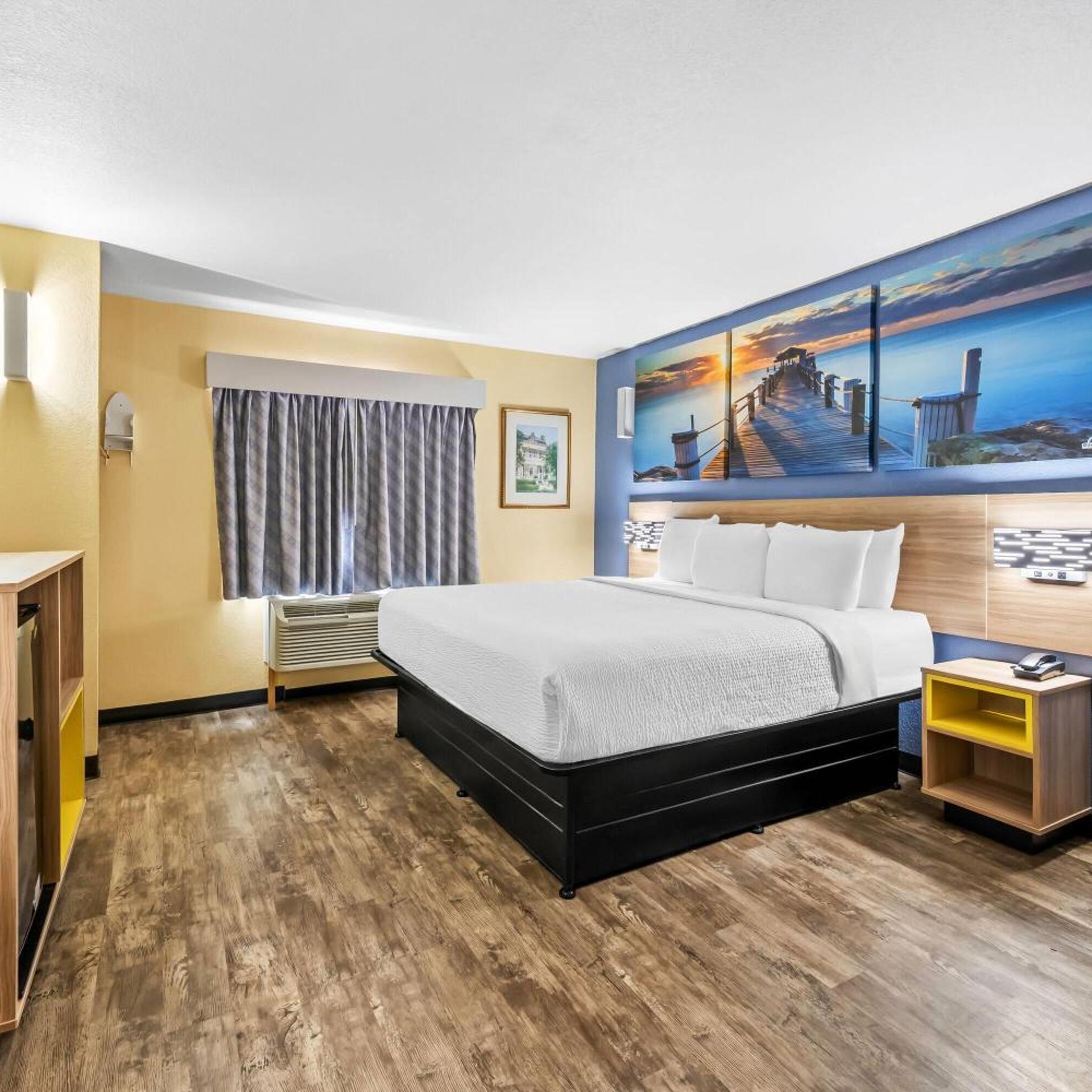 Room, King Bed, Kitchenette