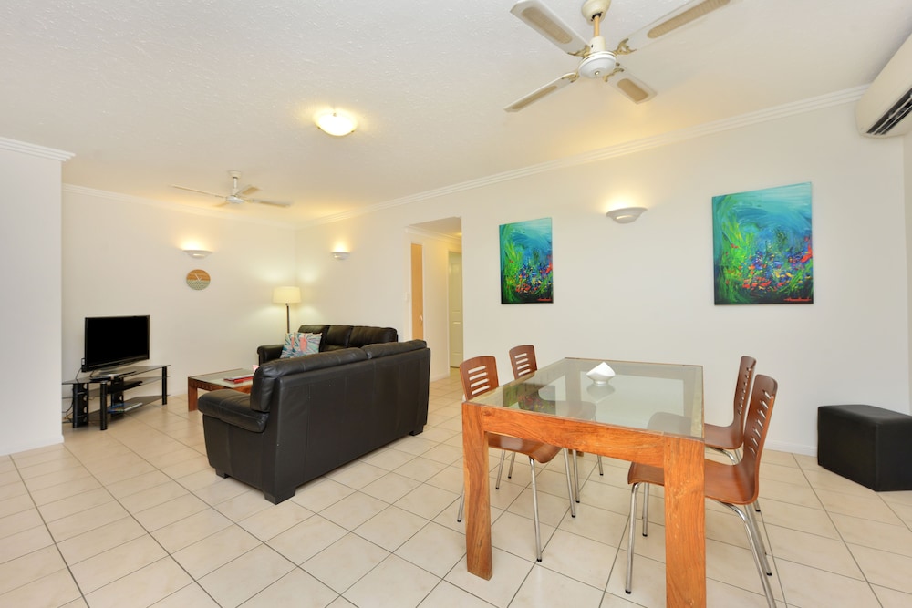 Central Plaza Port Douglas 50/63