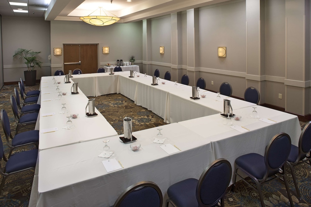 Doubletree By Hilton Hotel Oak Ridge Knoxville 56/65