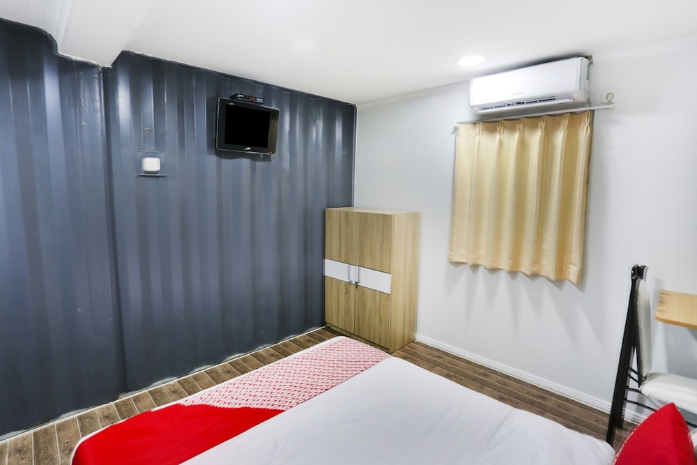 OYO 3300 Nadjara Residence Syariah 9/23