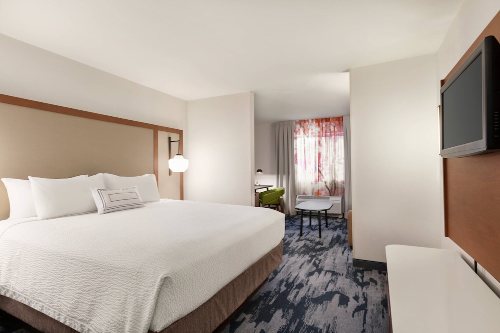Fairfield Inn by Marriott Visalia Sequoia 8/23