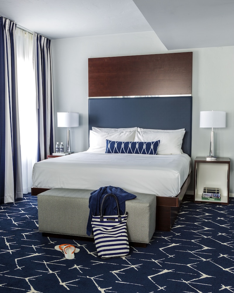 Junior Suite, Pool View