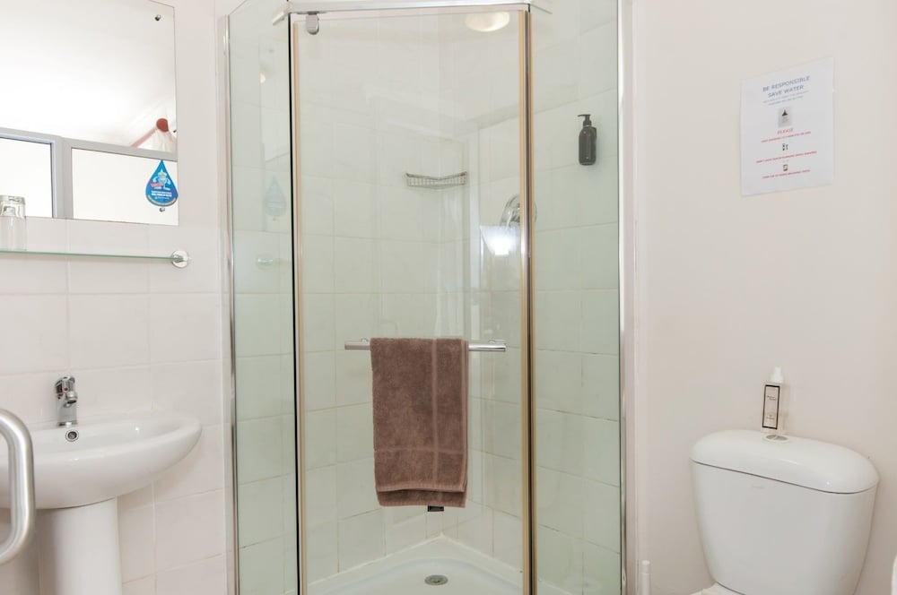 Millard Crescent Guest House 20/31