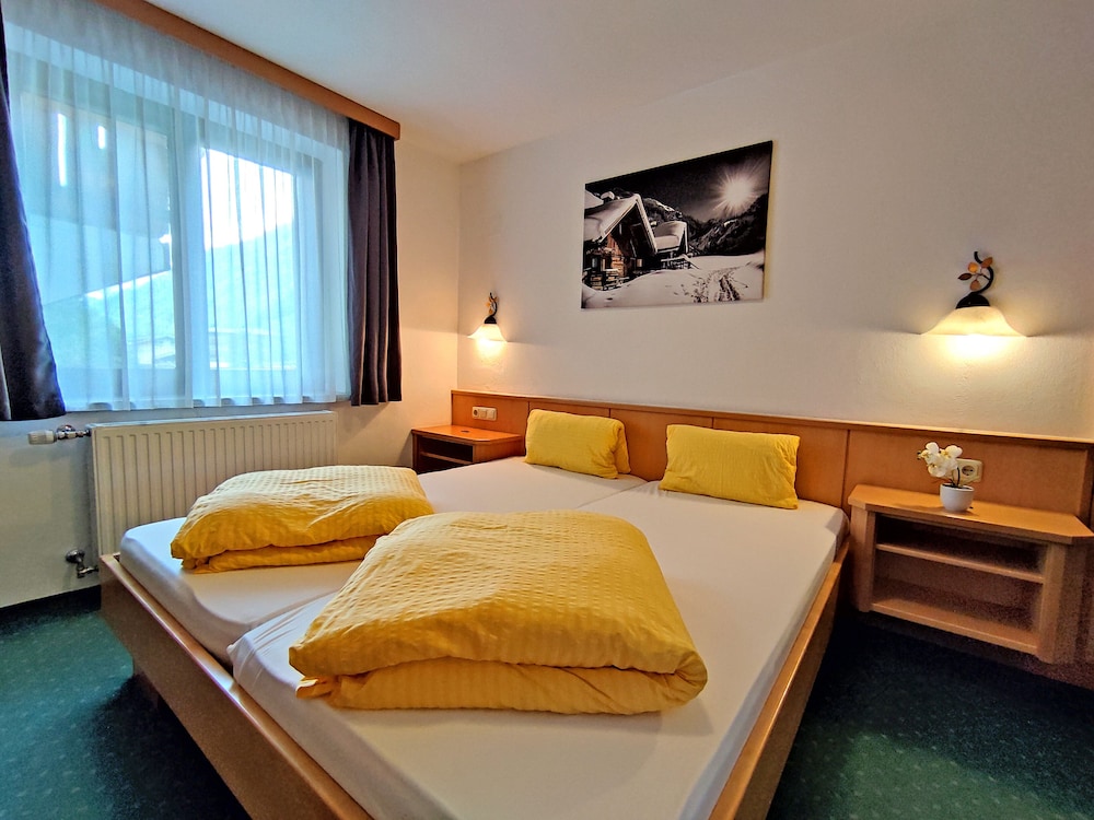 Mini, Queen Bed, Small
