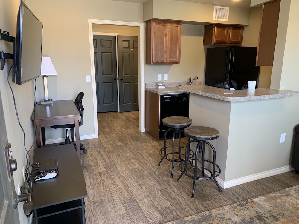 Eagle's Den Suites Andrews a Travelodge by Wyndham 37/55