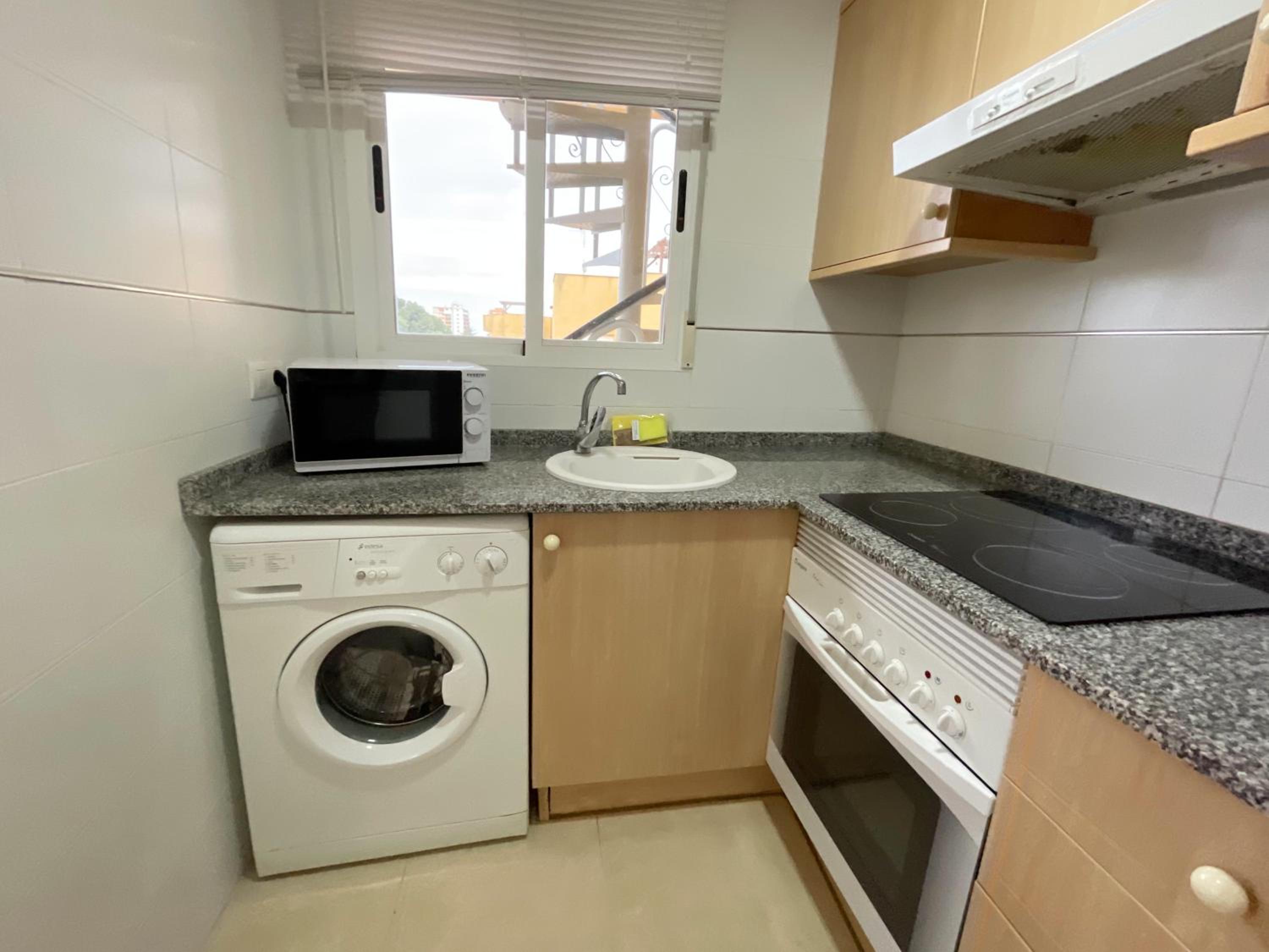 APARTAMENTOS LOS ALMENDROS 3000 24/26