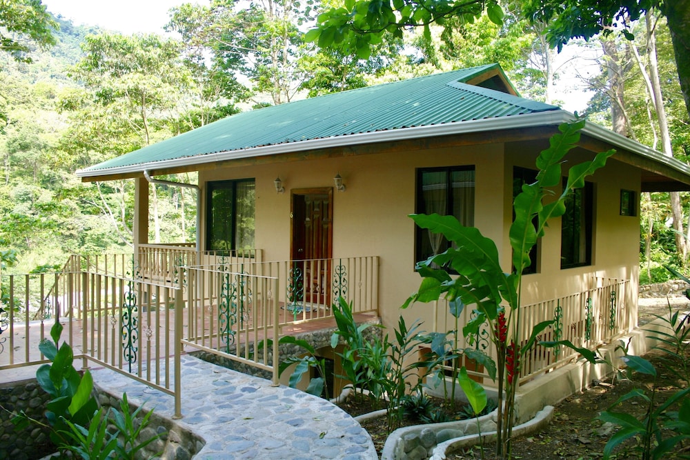 Villas Pico Bonito 8/66