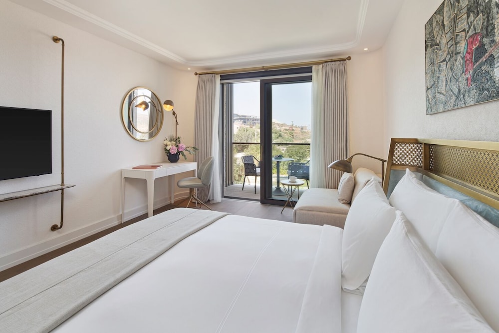 Comfort Room Land View