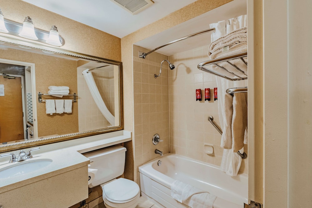 SureStay Plus by Best Western Coquitlam 50/50