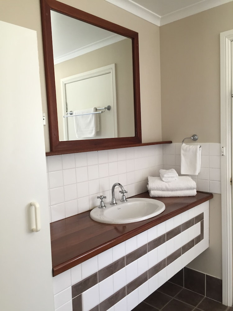 2 Bedrooms, Cabin We, Suite, King and Queen Bed, Sofa, Kitchen
