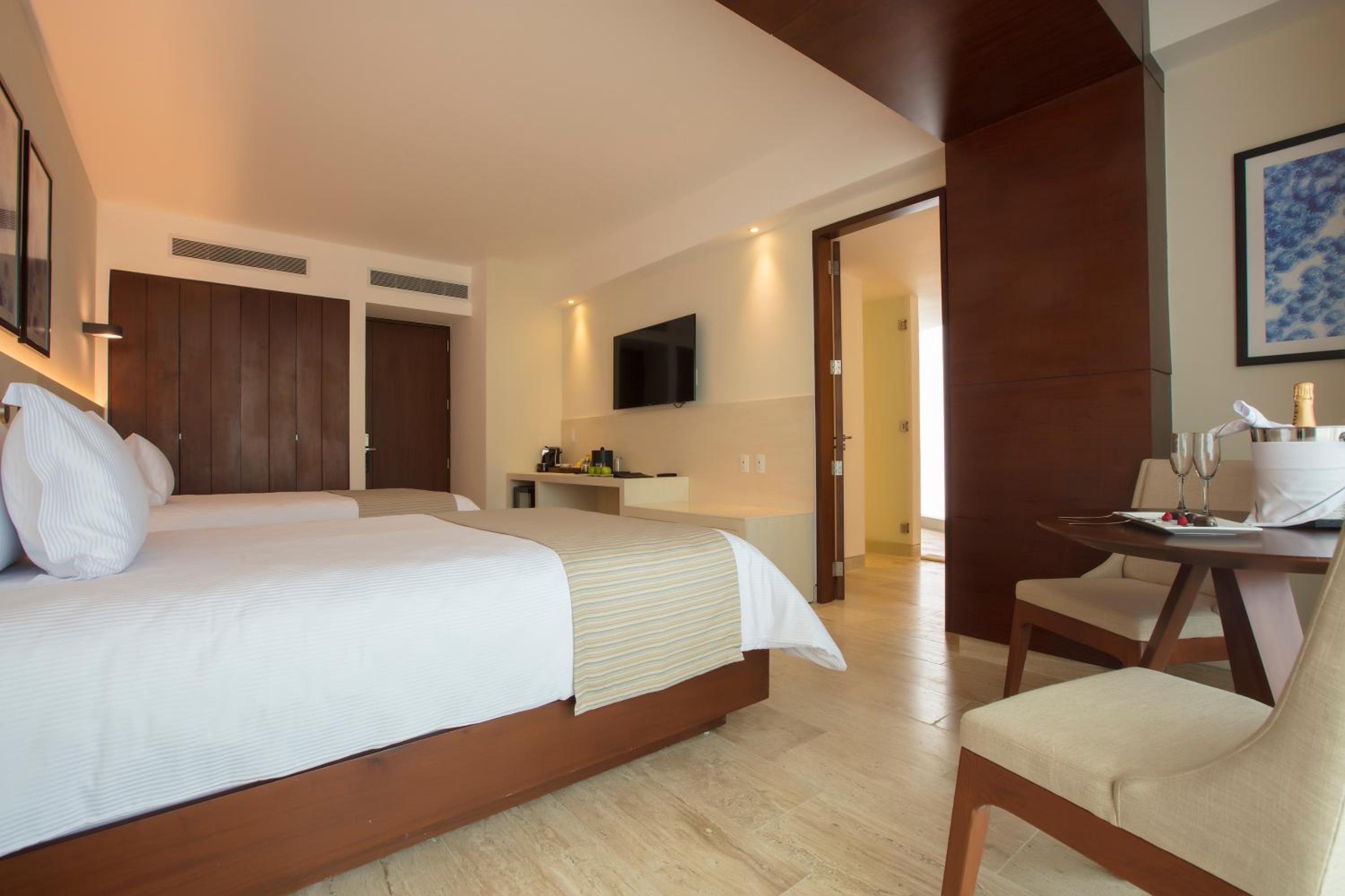Altitude, Suite, 2 Double Beds