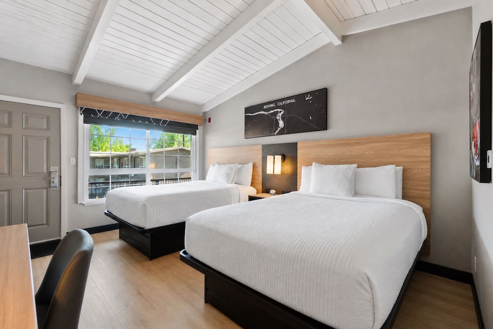 Thunderbird Lodge 34/71
