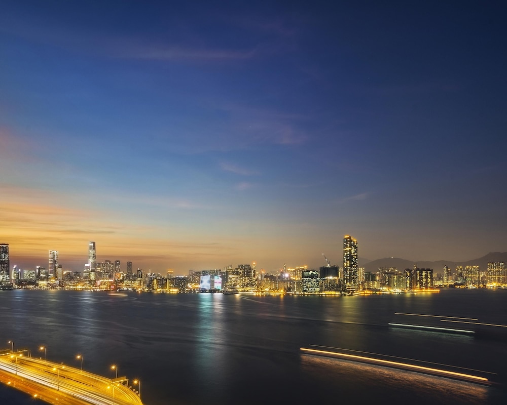 Hyatt Centric Victoria Harbour 63/70