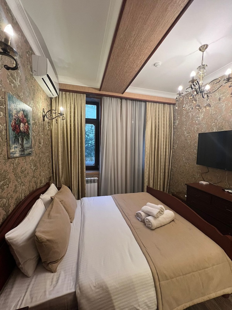 Royal Antique Hotel 17/50