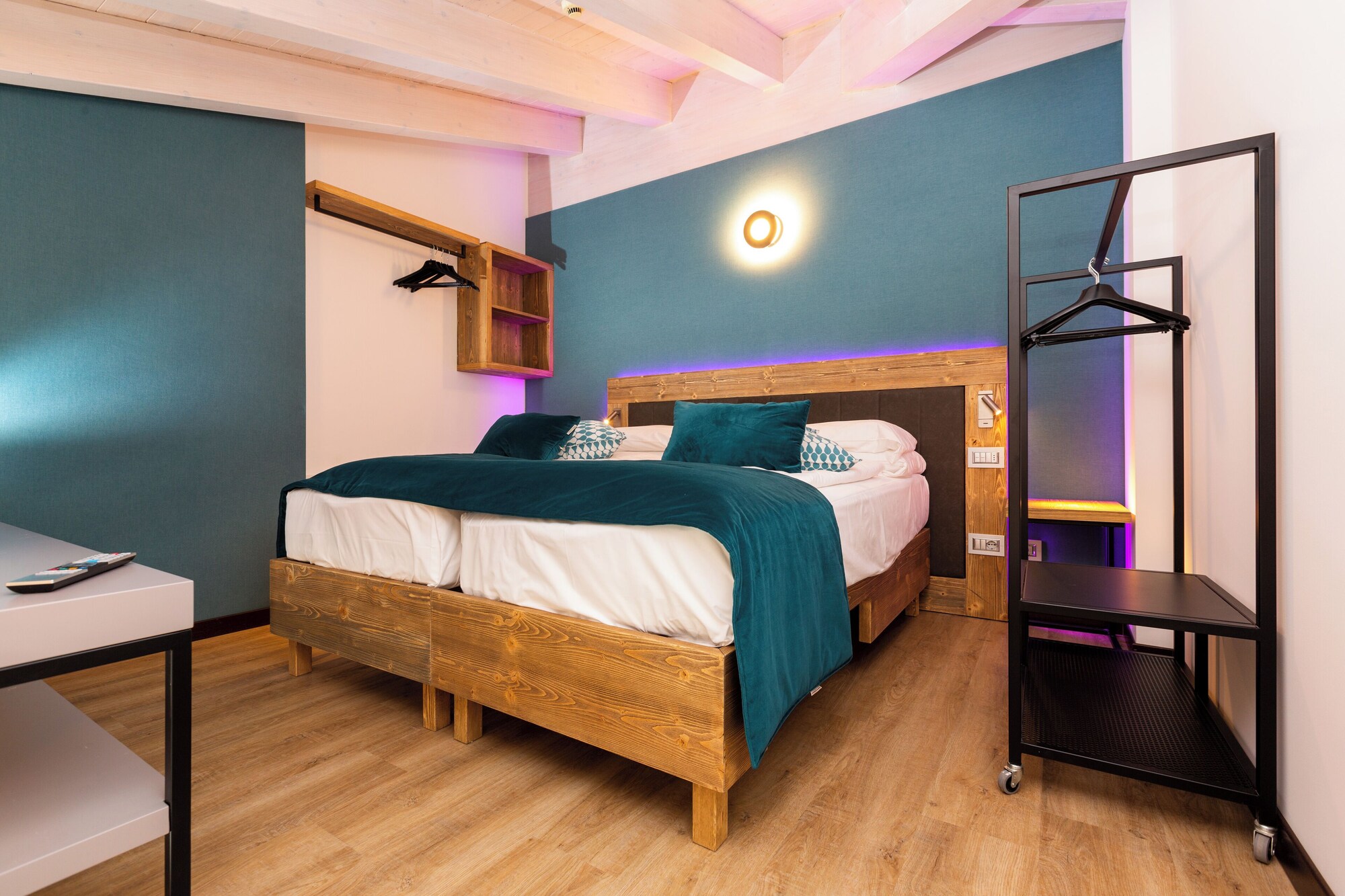 Gallery, Double Bed, Sofa