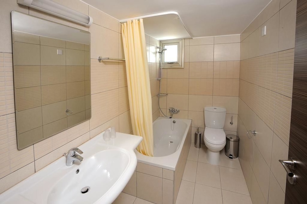 Petrosana Hotel Apartments 36/36