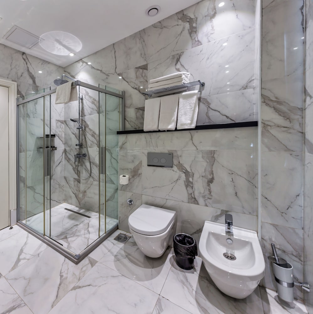 Ivy Garden Hotel 43/44