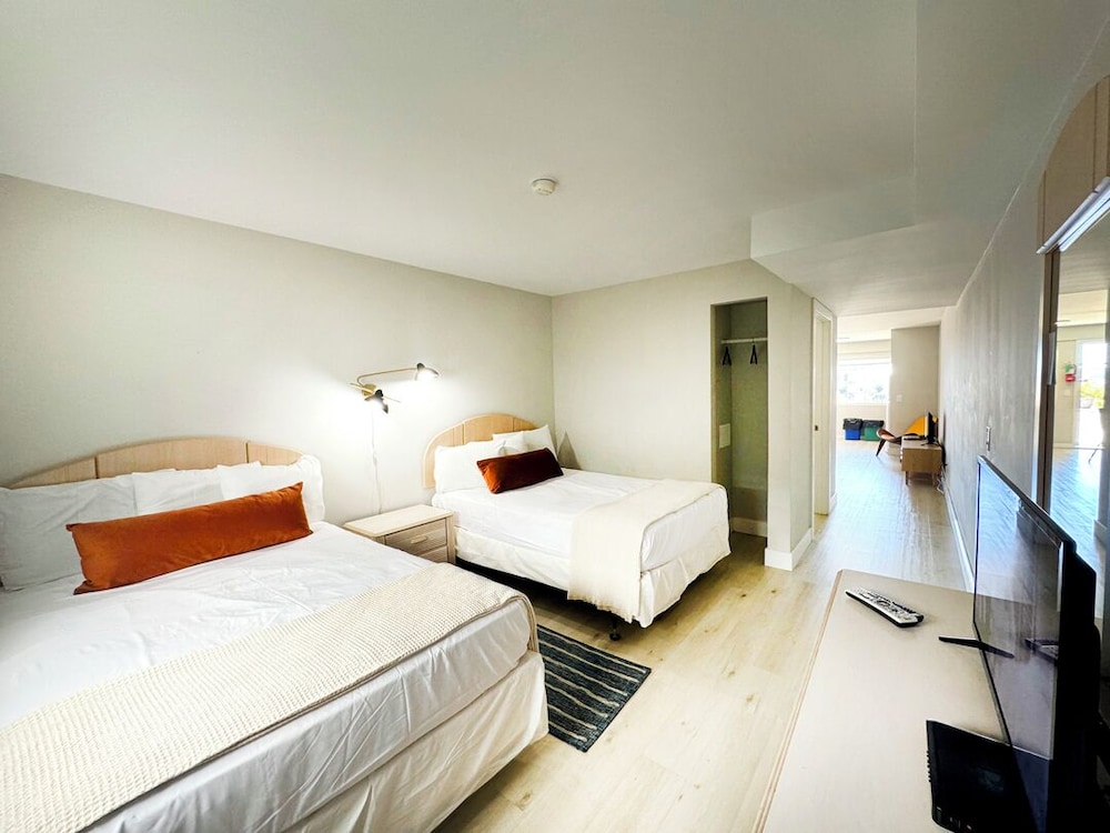 Coliseum Ocean Resort 33/64