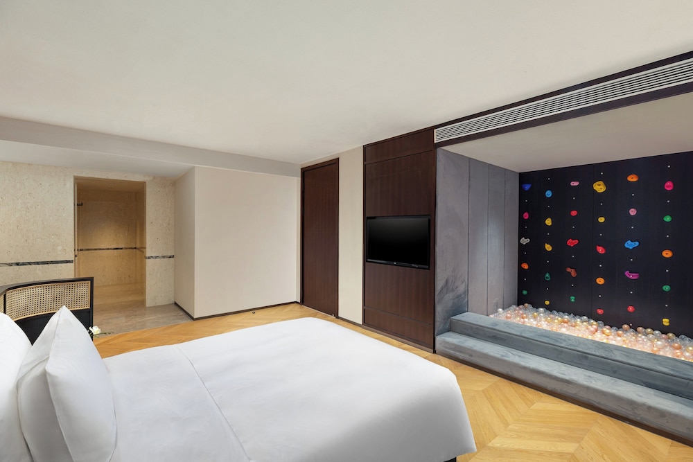 Kids Fun, Fun, Suite, King and Queen Bed