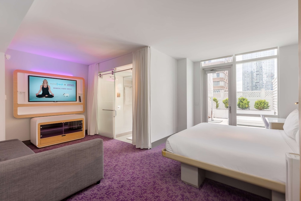 FIRST CLASS, JUNIOR SUITE, KING BED, SOFA, TERRACE