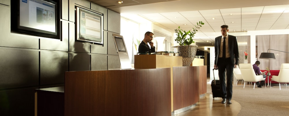 NOVOTEL MASSY PALAISEAU 8/80