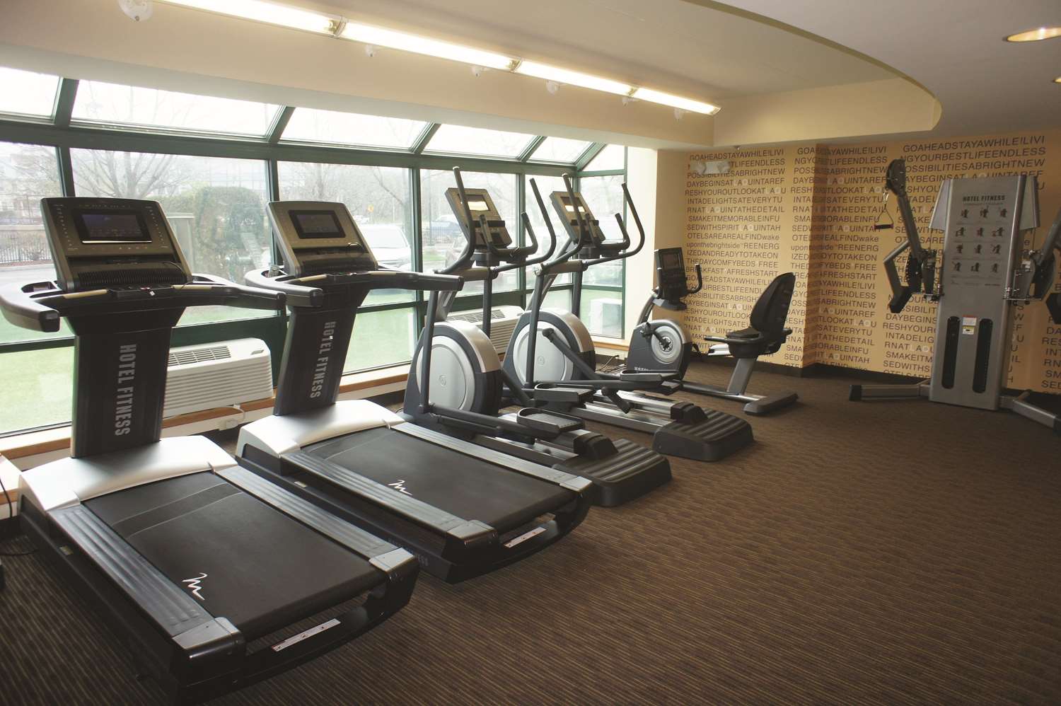 La Quinta Inn & Suites by Wyndham Boston Somerville 33/52