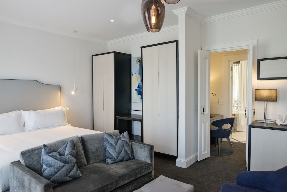 Manor House At The Queen Victoria Hotel 12/46