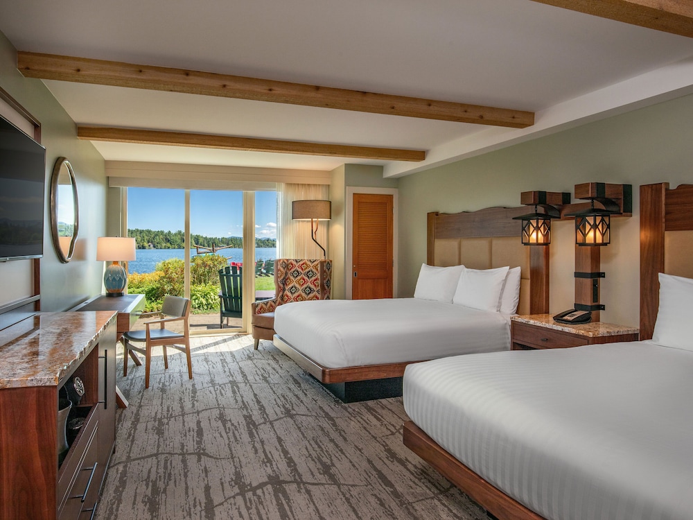 Deluxe, 2 Queen Beds, Water Front
