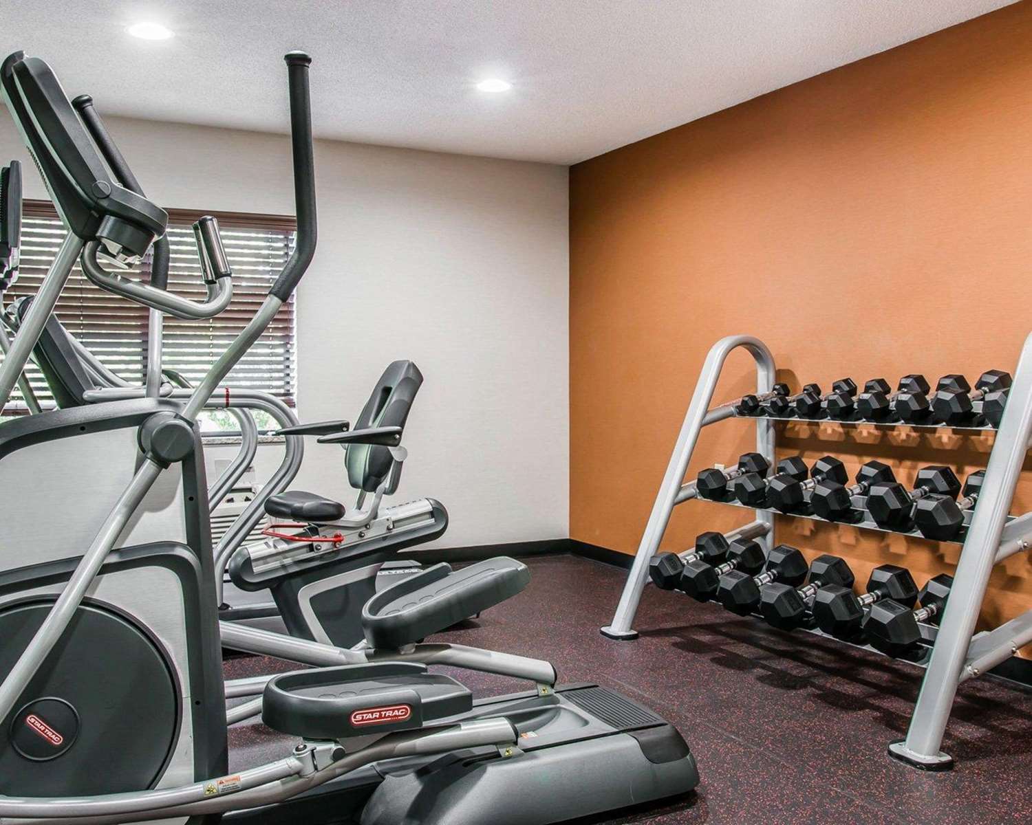 Quality Inn & Suites Warren - Detroit 23/43