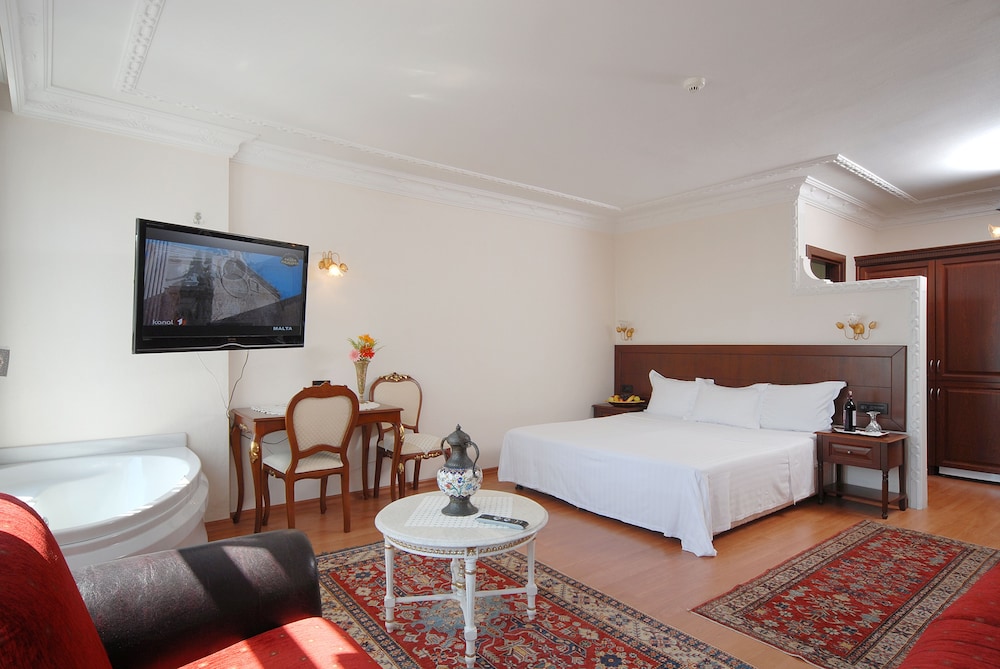 Ada Hotel 22/77