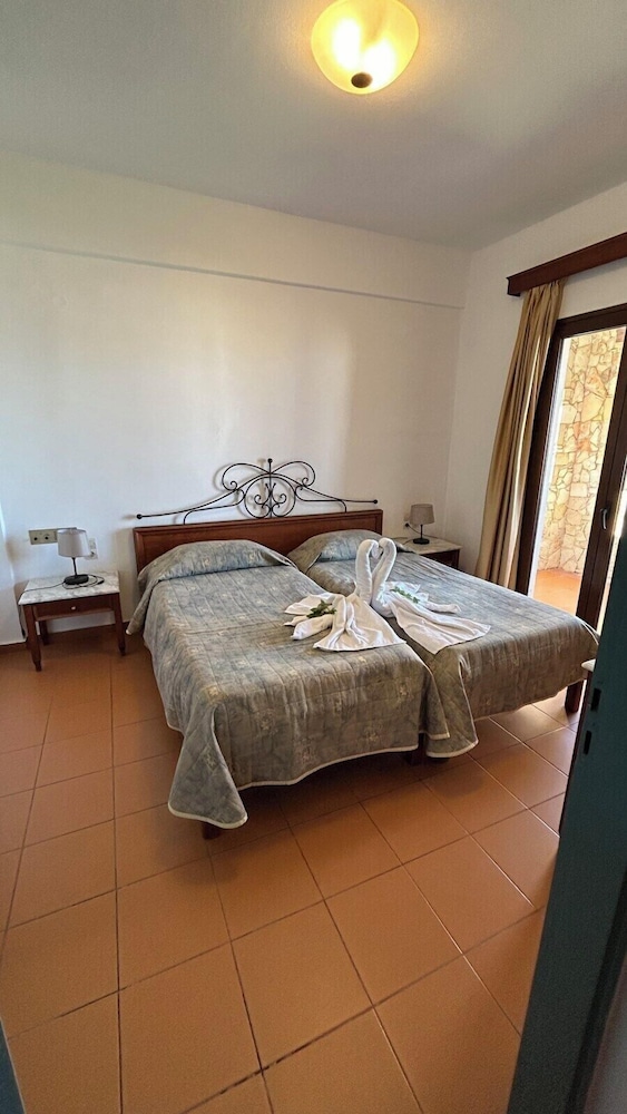 Areti Aparthotel 24/75