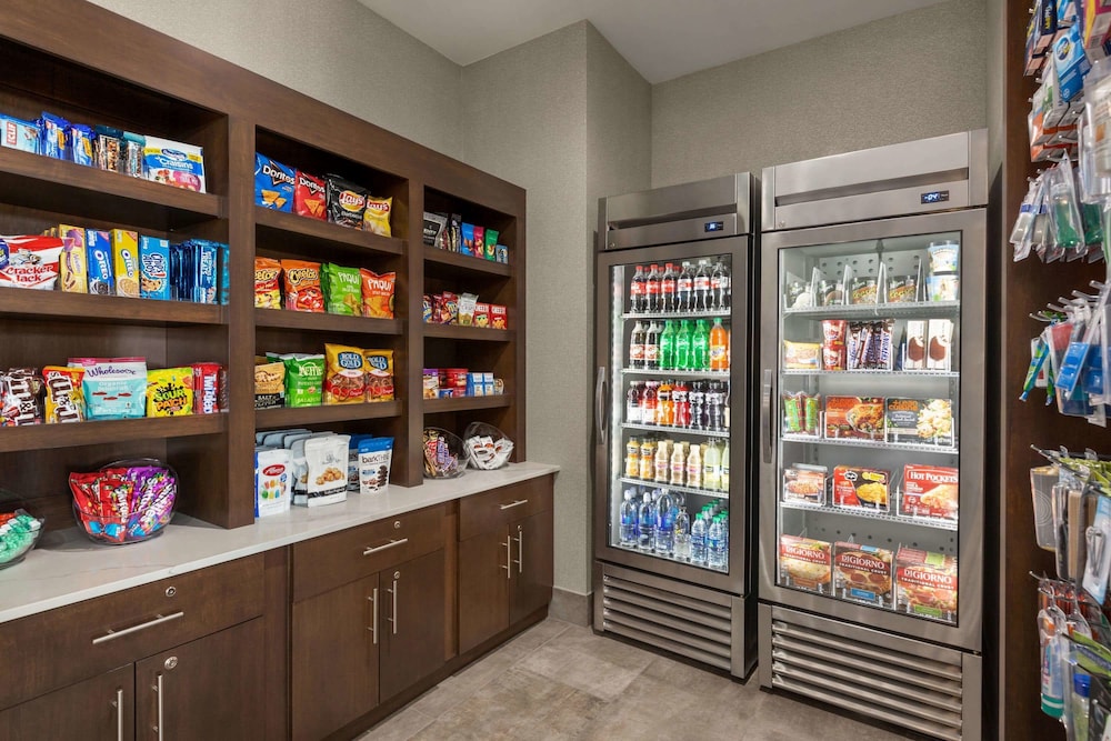 La Quinta Inn & Suites by Wyndham Brunswick/Golden Isles 45/59
