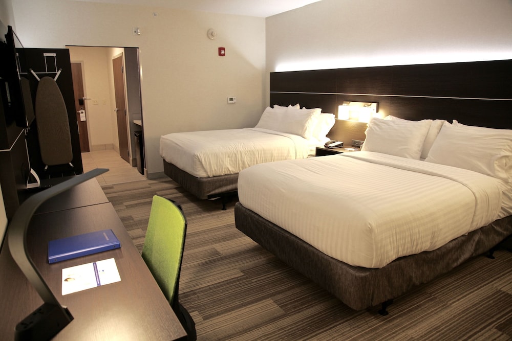 Holiday Inn Express Suites Oswego 5/48