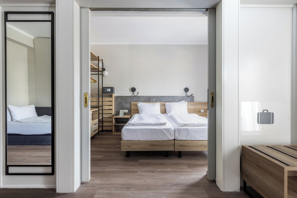 Hotel Abc 68/68