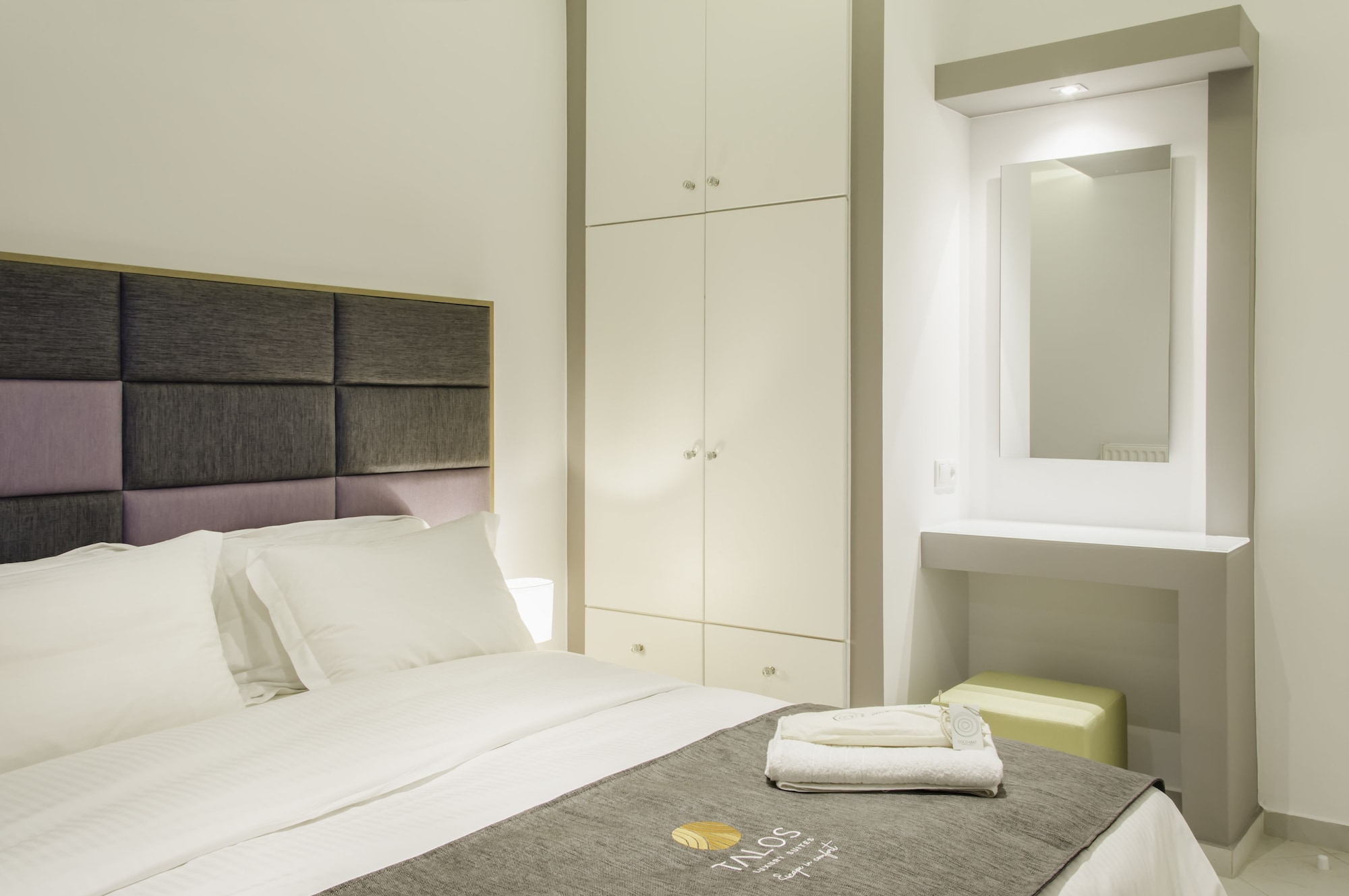 SUPERIOR, SUITE, QUEEN BED, SEA VIEW, SOFA, KITCHEN