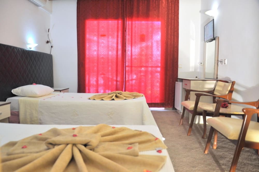 Mustis Royal Plaza Hotel 15/35