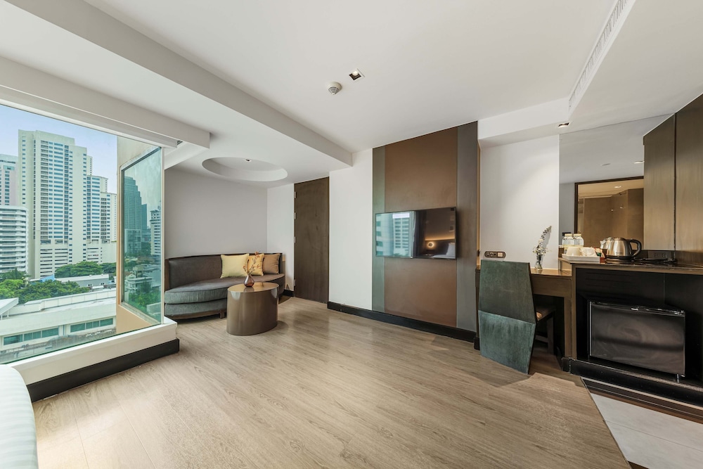 Golden Tulip Mandison Suites 47/59