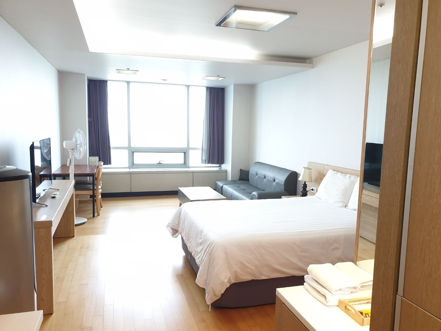 ROOM, DOUBLE BED