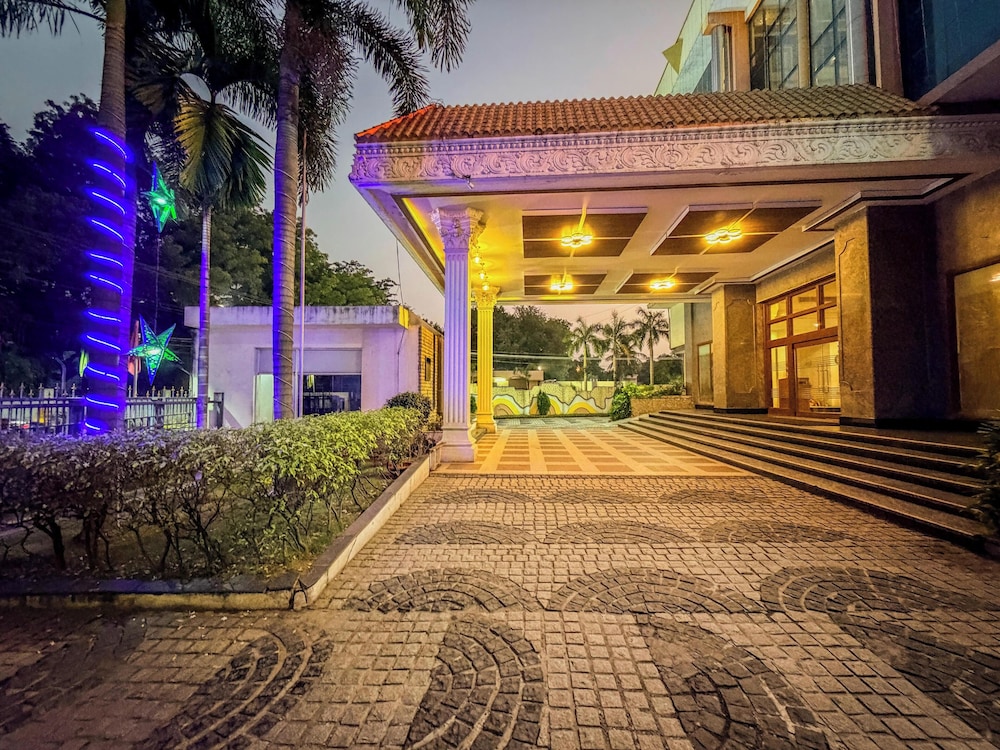 Zip By Spree Hotels Surabi International 51/58