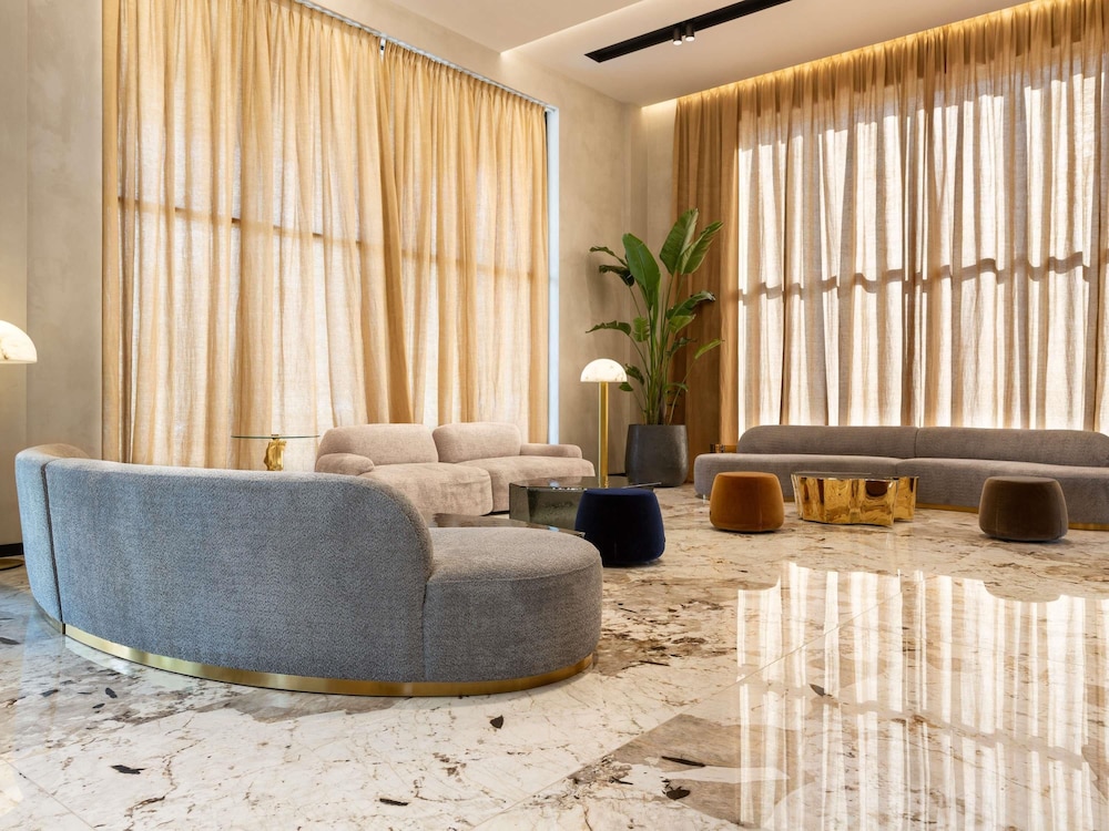 Mercure Tirana 44/73